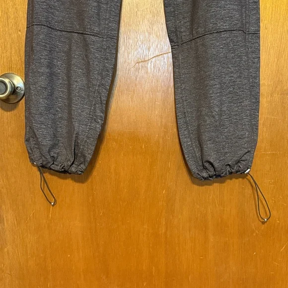 Athleta Cargo Joggers Brown/Burgundy sz M - Picture 9 of 12